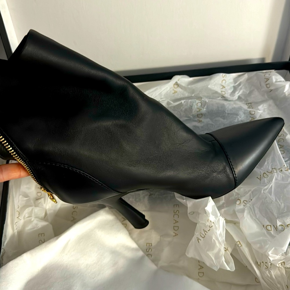 Escada ankle boots 37